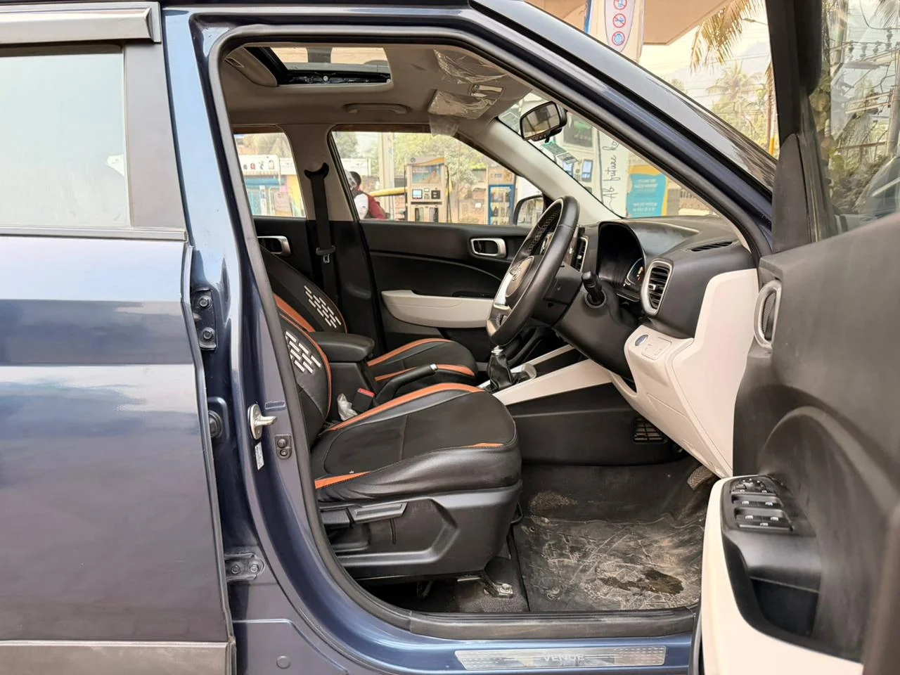 Hyundai Venue - Thumbnail 11